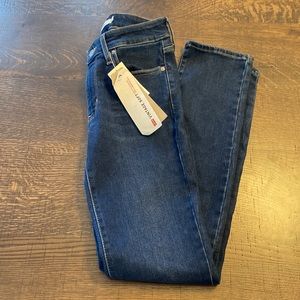 NWT Levi’s Straight Jeans